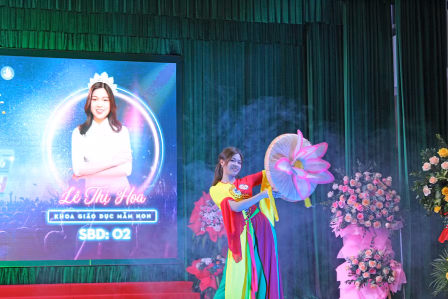 Màn xuất hiện ấn tượng của thí sinh Lê Thị Hoa (khoa Giáo dục Mầm non).