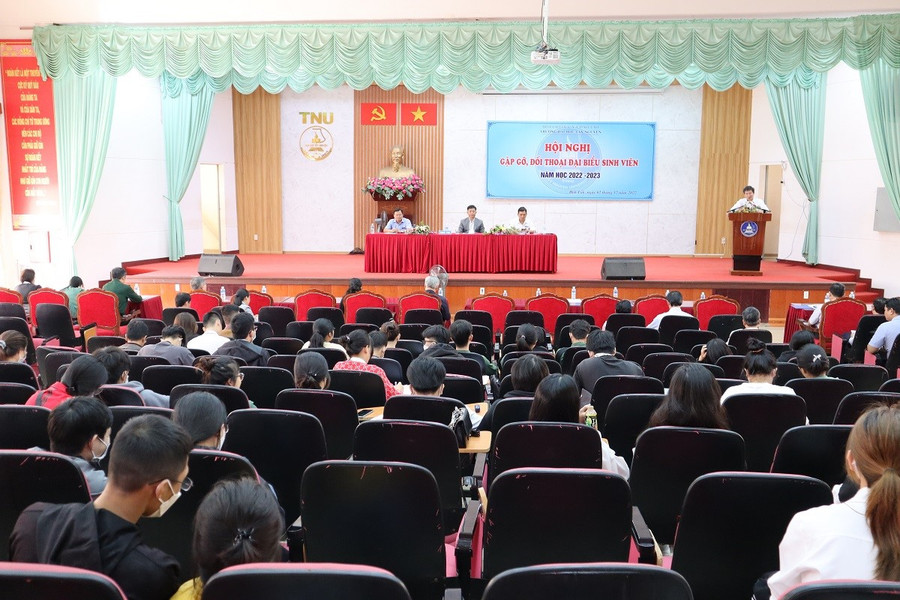 Hội nghị gặp gỡ đối thoại đại biểu sinh viên của Trường Đại học Tây Nguyên.