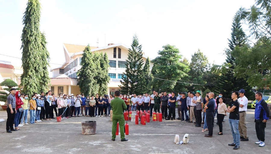 Tập huấn phòng cháy chữa cháy tại Trường Đại học Tây Nguyên.