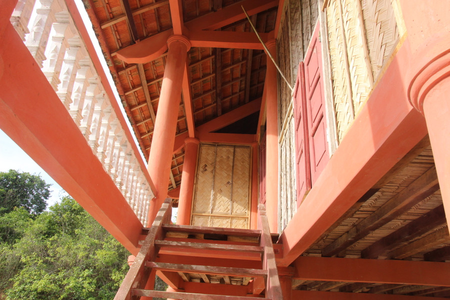 Một số ngôi nhà hư hỏng đã được sơn, sửa chữa đẹp đẽ, kiên cố