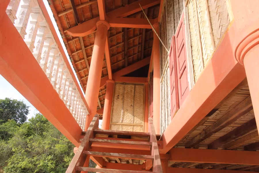 Một số ngôi nhà hư hỏng đã được sơn, sửa chữa đẹp đẽ, kiên cố