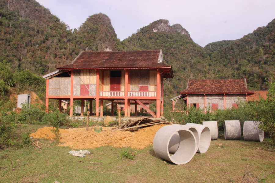 Vừa qua, có 20 hộ dân Đan Lai đồng ý chuyển đến khu tái định cư Kẻ Tắt nên nơi đây đang được hoàn thiện, tu sửa