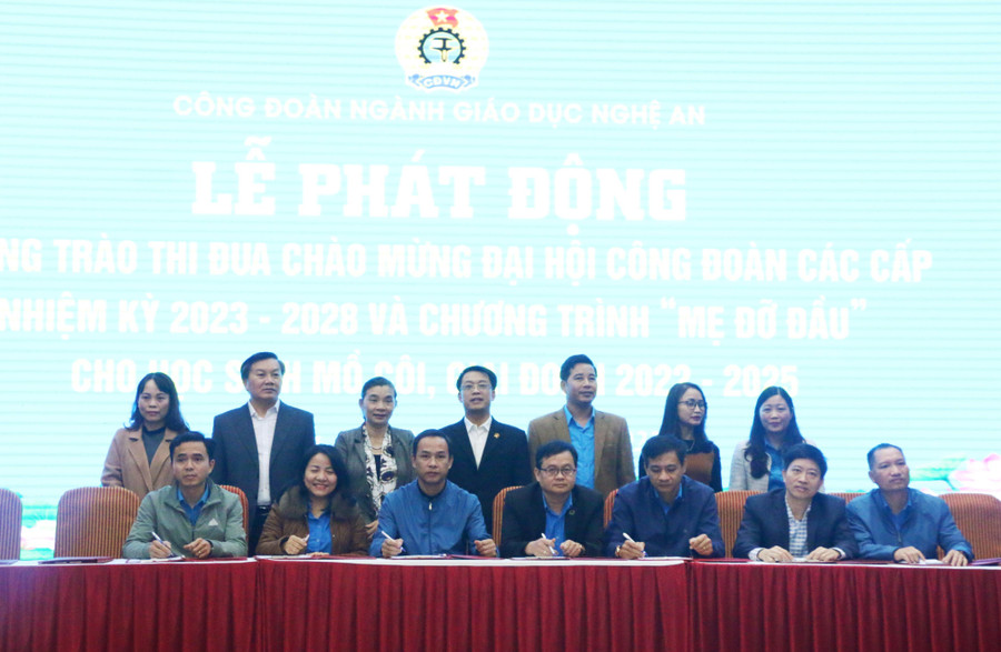 Các đơn vị ký kết thực hiện phong trào thi đua hướng tới Đại hội công đoàn ngành giáo dục tỉnh Nghệ An các cấp. Các đơn vị ký kết thực hiện phong trào thi đua hướng tới Đại hội công đoàn ngành giáo dục tỉnh Nghệ An các cấp.