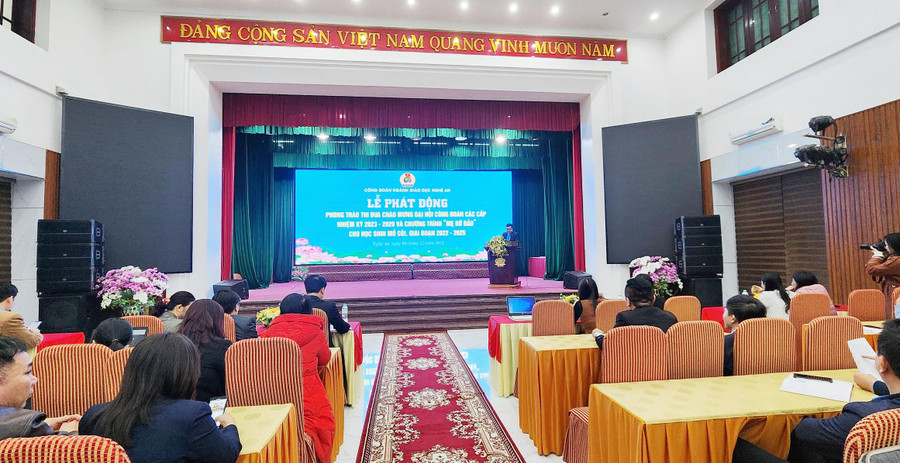 Lễ phát động phong trào thi đua chào mừng Đại hội Công đoàn các cấp tỉnh Nghệ An nhiệm kỳ 2023-2028 và Chương trình “Mẹ đỡ đầu” học sinh mồ côi giai đoạn 2022-2025. Lễ phát động phong trào thi đua chào mừng Đại hội Công đoàn các cấp tỉnh Nghệ An nhiệm kỳ 2023-2028 và Chương trình “Mẹ đỡ đầu” học sinh mồ côi giai đoạn 2022-2025.