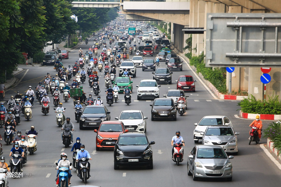 Tại tuyến đường Nguyễn Trãi- Ngã Tư Sở lượng phương tiện đông vào thời gian cao điểm buổi sáng.