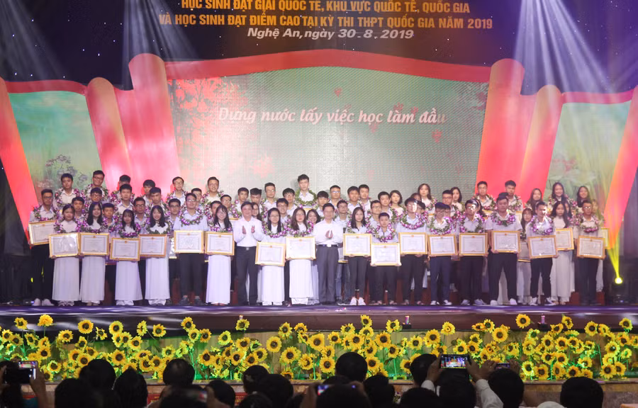 Nghệ An có 90 học sinh đạt giải HSG quốc gia và 6 em đạt giải Kỳ thi KHKT quốc gia