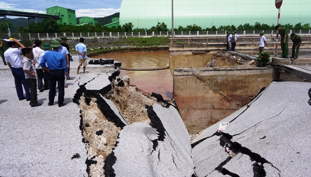 Sự cố sập mố cầu Yên Hòa, khiến 5 người thương vong. Trong đó, 2 người chết, 3 người bị thương.