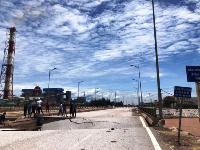 Cầu Yên Hòa, bắc qua sông Yên Hòa, ở xã Hải Hà, huyện Tĩnh Gia, Thanh Hóa.