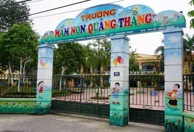 Ngoài việc hiệu trưởng bị cách chức, phó hiệu trưởng và kế toán trường Mầm non Quảng Thắng cũng bị kỷ luật. Ngoài việc hiệu trưởng bị cách chức, phó hiệu trưởng và kế toán trường Mầm non Quảng Thắng cũng bị kỷ luật.