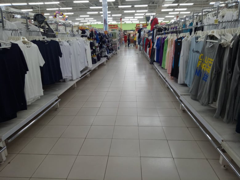 Gian hàng trưng bày đồ may mặc Việt Nam trong siêu thị BigC- TP.Thanh Hóa. Gian hàng trưng bày đồ may mặc Việt Nam trong siêu thị BigC- TP.Thanh Hóa.