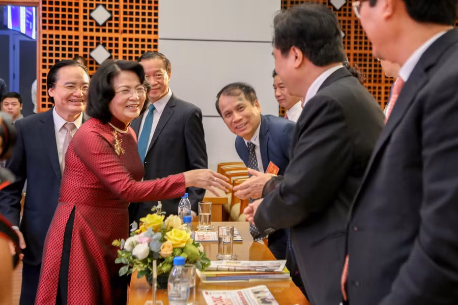 Phó Chủ tịch nước Đặng Thị Ngọc Thịnh chúc mừng các đại biểu dự Đại hội