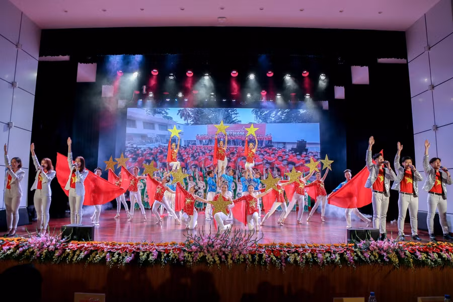 Chương trình văn nghệ chào mừng Đại hội. Ảnh Thế Đại