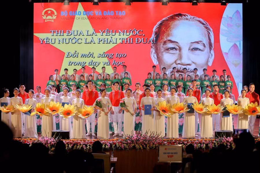 Văn nghệ chào mừng Đại hội