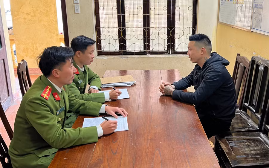 Đối tượng Trương Huy Tiến tại cơ quan công an. Ảnh: Công an huyện Hoàng Su Phì