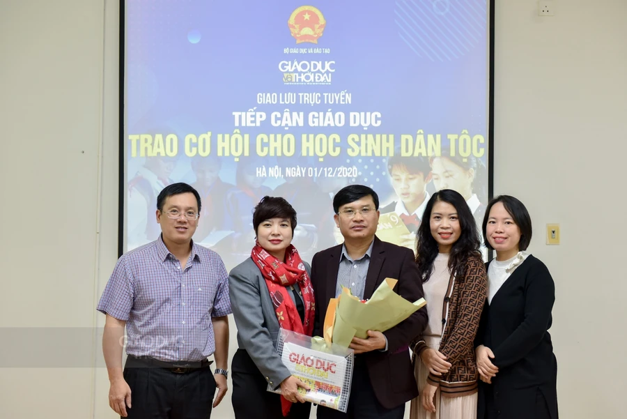 Giao lưu trực tuyến "Tiếp cận giáo dục: Trao cơ hội cho học sinh dân tộc"