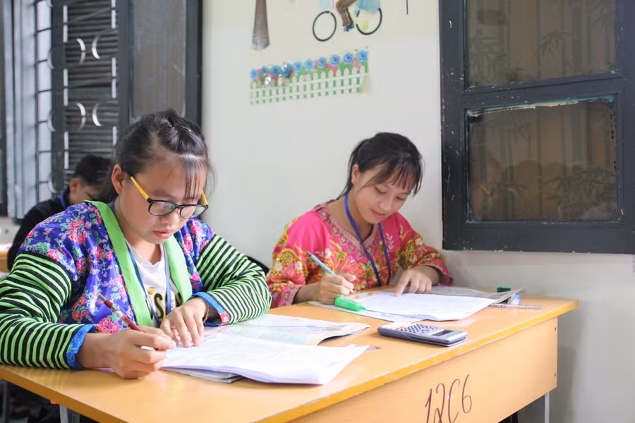 Các chế độ, chính sách của học sinh dân tộc thiểu số ở Điện Biên được thực hiện tốt góp phần thu hút HS đến trường.