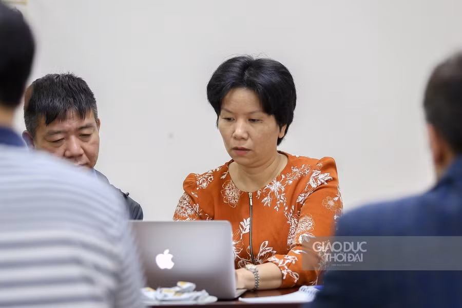 Bà Ngô Thị Thu Hà chia sẻ thông tin đến bạn đọc báo GD&amp;TĐ trong buổi GLTT