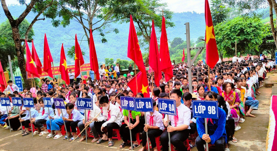 Học sinh Trường Phổ thông dân tộc bán trú THCS Trung Lý (Mường Lát) trong buổi khai giảng.