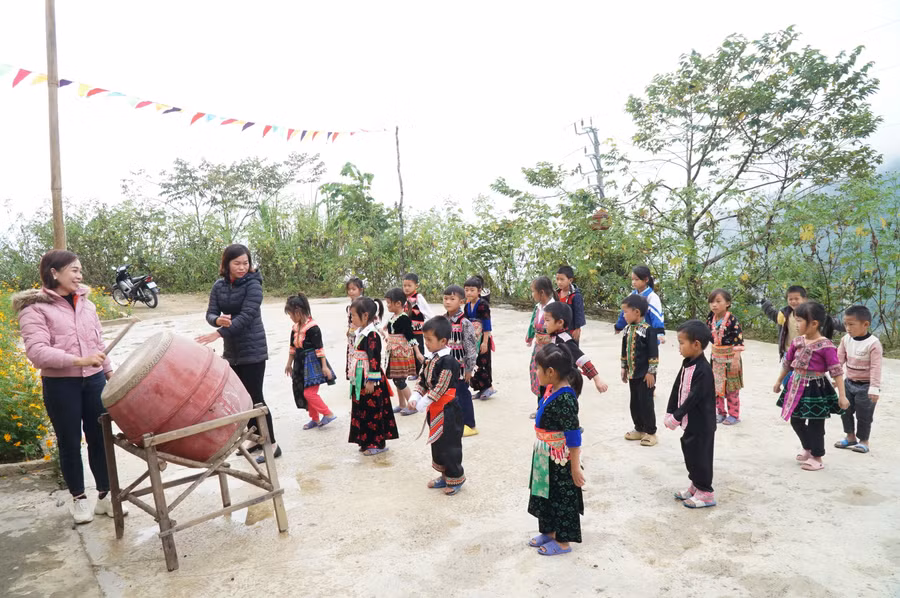 Các trường học vùng cao, biên giới Nghệ An sẽ ưu tiên ổn định nề nếp, sỹ số học sinh sau tết, rồi tổ chức dạy học trở lại bình thường. Ảnh: Hồ Lài.