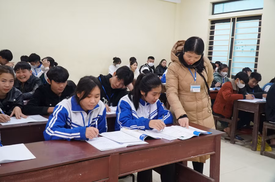 Giờ học tại Trường THPT Ngô Trí Hòa, huyện Diễn Châu, Nghệ An. Ảnh: Hồ Lài.