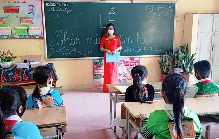 Cô giáo Sung Thị Pa Nhia tại điểm trường lẻ ở bản Pù Ngùa, xã Pù Nhi, huyện Mường Lát (Thanh Hóa).