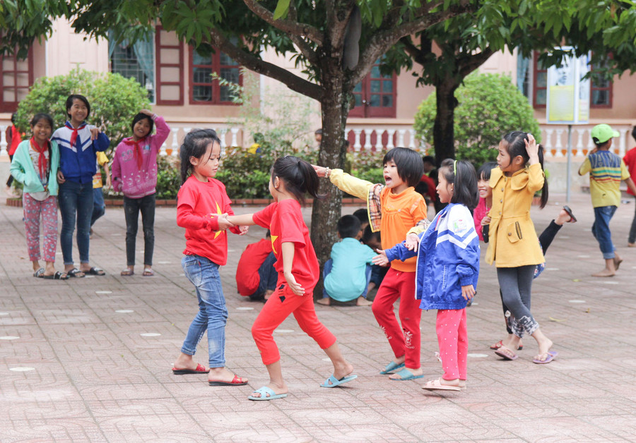 Nhiều trường tại Diễn Châu, Nghệ An đối mặt nguy cơ rớt chuẩn vì không đáp ứng các tiêu chí về quy mô lớp học, sỹ số học sinh tăng