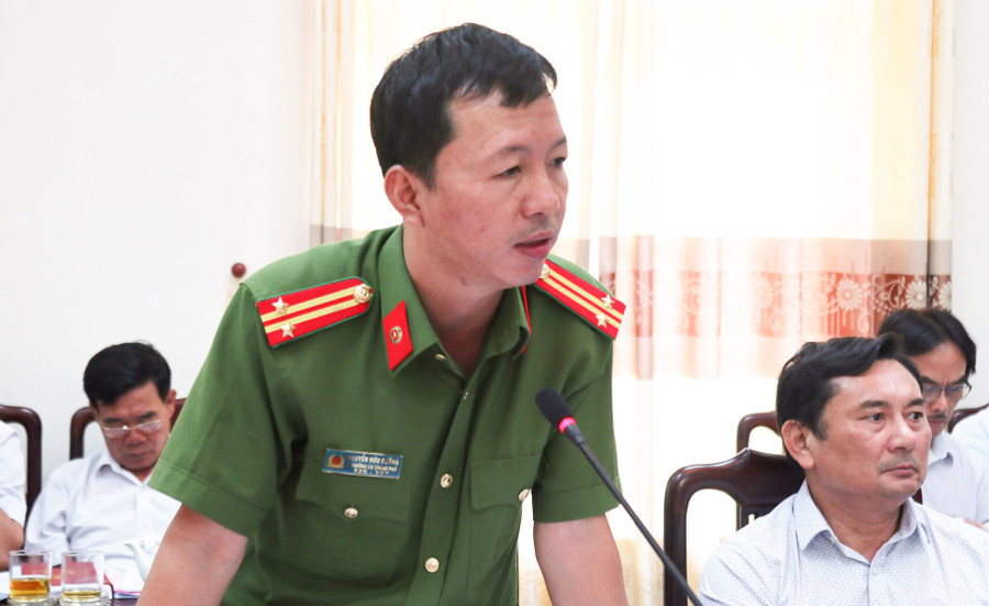 Trung tá Nguyễn Hữu Cường - Phó trưởng Công an TP Vinh ký quyết định không khởi tố vụ án bố tố giác con gái 6 tuổi bị xâm hại tình dục Trung tá Nguyễn Hữu Cường - Phó trưởng Công an TP Vinh ký quyết định không khởi tố vụ án bố tố giác con gái 6 tuổi bị xâm hại tình dục