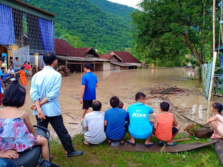 Nhiều ngôi nhà ngập gần nóc Nhiều ngôi nhà ngập gần nóc