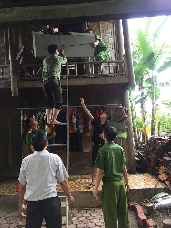 Sơ tán hộ dân ven sông, ven hồ, có nguy cơ sạt lở đến địa điểm an toàn Sơ tán hộ dân ven sông, ven hồ, có nguy cơ sạt lở đến địa điểm an toàn