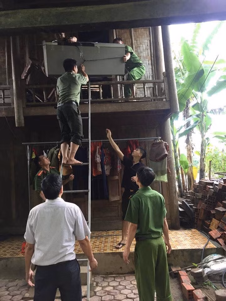 Sơ tán hộ dân ven sông, ven hồ, có nguy cơ sạt lở đến địa điểm an toàn