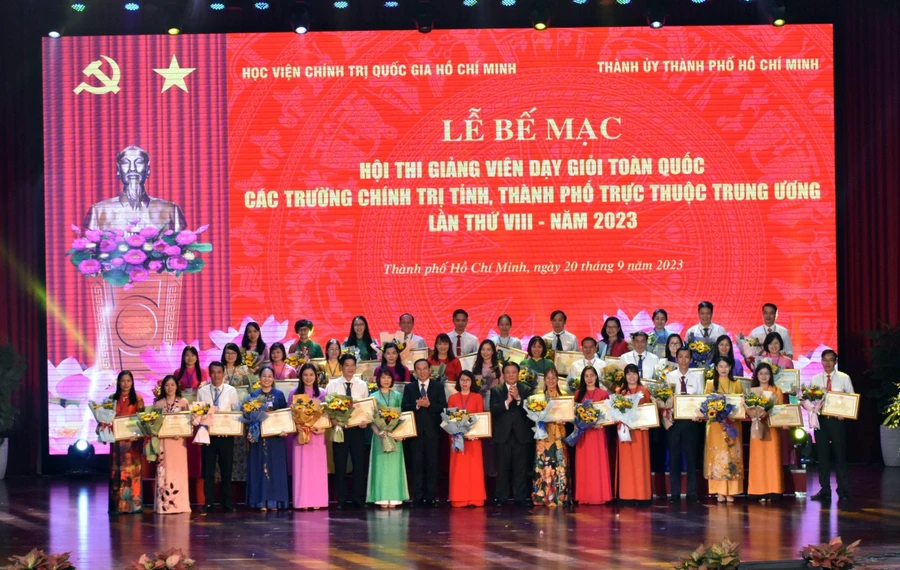 Lễ bế mạc Hội thi Giảng viên dạy giỏi toàn quốc các trường chính trị lần thứ 8. Ảnh: NTCC