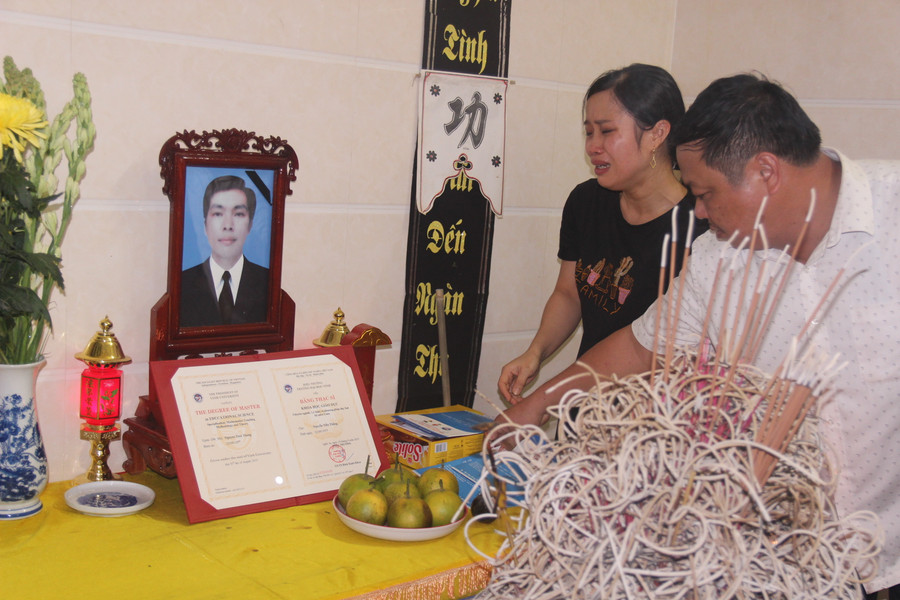 Dù đã mất, nhưng lễ bảo vệ luận văn từ xa cho thầy Thắng vẫn được tổ chức, sau đó được Hội đồng chấm luận văn thông qua và Trường ĐH Vinh cấp bằng thạc sĩ khoa học