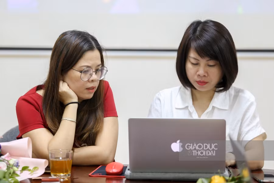 TS Vũ Thu Hương trả lời câu hỏi của độc giả báo GD&amp;TĐ trong buổi GLTT