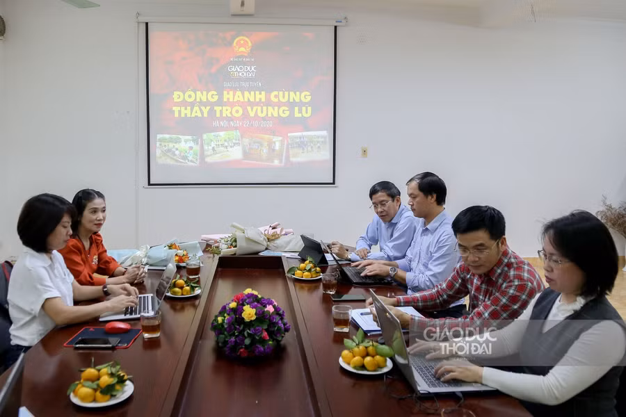 Giao lưu trực tuyến: Đồng hành cùng thầy trò vùng lũ ảnh 1