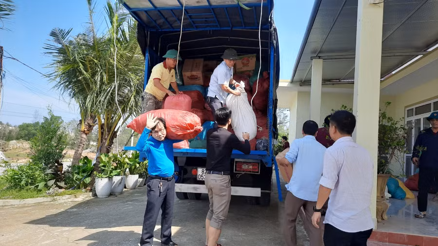 Giao lưu trực tuyến: Đồng hành cùng thầy trò vùng lũ ảnh 9