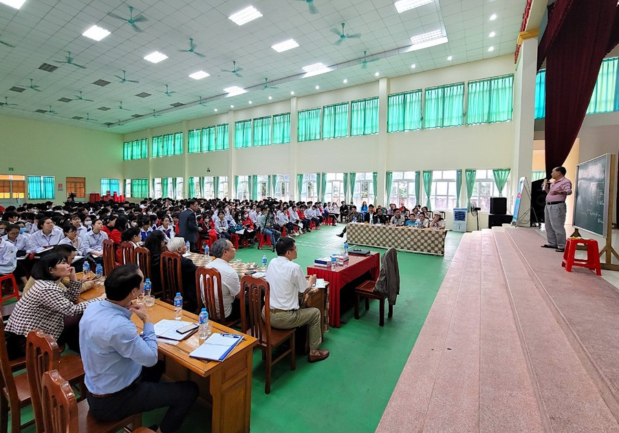 Toàn cảnh buổi Hội thảo chia sẻ định hướng phương pháp học IELTS theo công nghệ số. Toàn cảnh buổi Hội thảo chia sẻ định hướng phương pháp học IELTS theo công nghệ số.