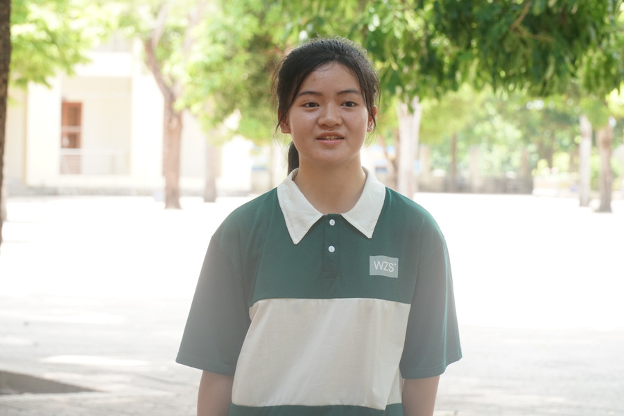 Em Phan Thị Thu Thủy đạt thủ khoa khối A1 tỉnh Nghệ An tại Kỳ thi tốt nghiệp THPT năm 2023. Ảnh: Hồ Lài. Em Phan Thị Thu Thủy đạt thủ khoa khối A1 tỉnh Nghệ An tại Kỳ thi tốt nghiệp THPT năm 2023. Ảnh: Hồ Lài.