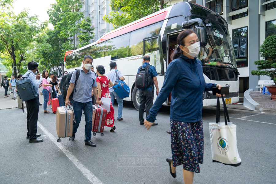 Đoàn thanh tra, kiểm tra công tác coi thi của Trường ĐH Công nghiệp Thực phẩm TPHCM di chuyển về An Giang sáng 26/6. Ảnh: HUFI Đoàn thanh tra, kiểm tra công tác coi thi của Trường ĐH Công nghiệp Thực phẩm TPHCM di chuyển về An Giang sáng 26/6. Ảnh: HUFI