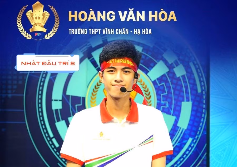 Em Hoàng Văn Hoà - Học sinh lớp 12A1, Trường THPT Vĩnh Chân, huyện Hạ Hòa