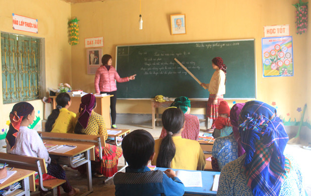 Lớp xóa mù chữ tại thị trấn Đồng Văn, huyện Đồng Văn (Hà Giang). Ảnh: My Ly