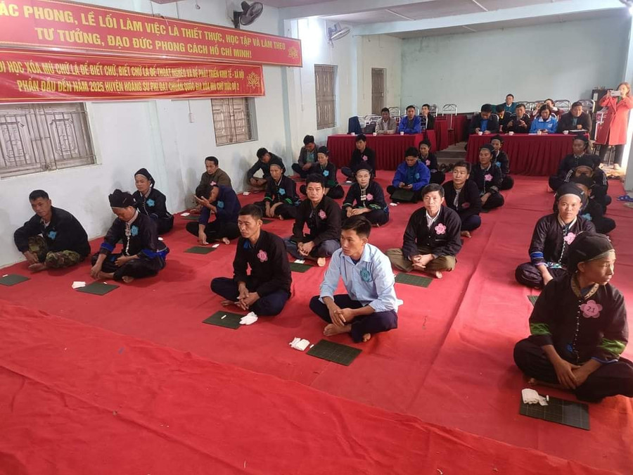 Hội thi Rung chuông vàng truyền thông về Chương trình xóa mù chữ và phổ cập giáo dục huyện Hoàng Su Phì. Ảnh: Văn Khuya