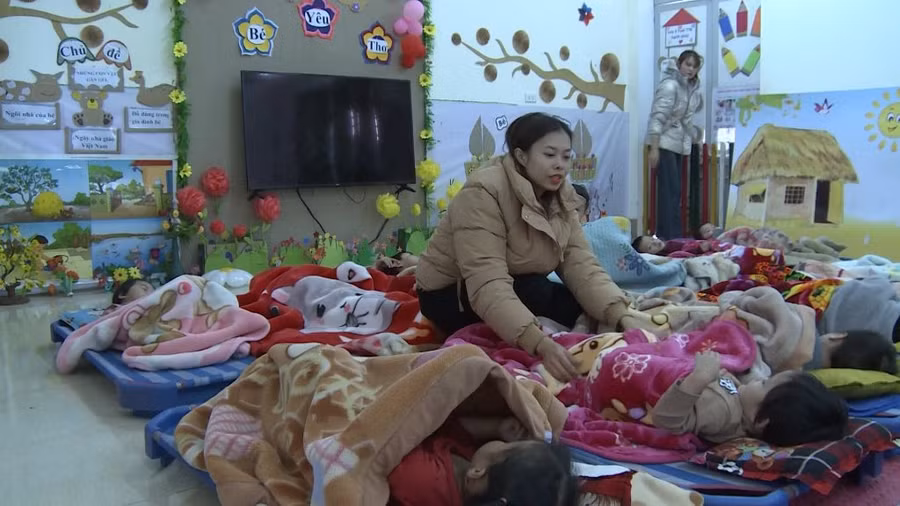 Giữ ấm, đảm bảo sức khỏe cho trẻ trong những ngày rét đậm được tỉnh Tuyên Quang quan tâm.