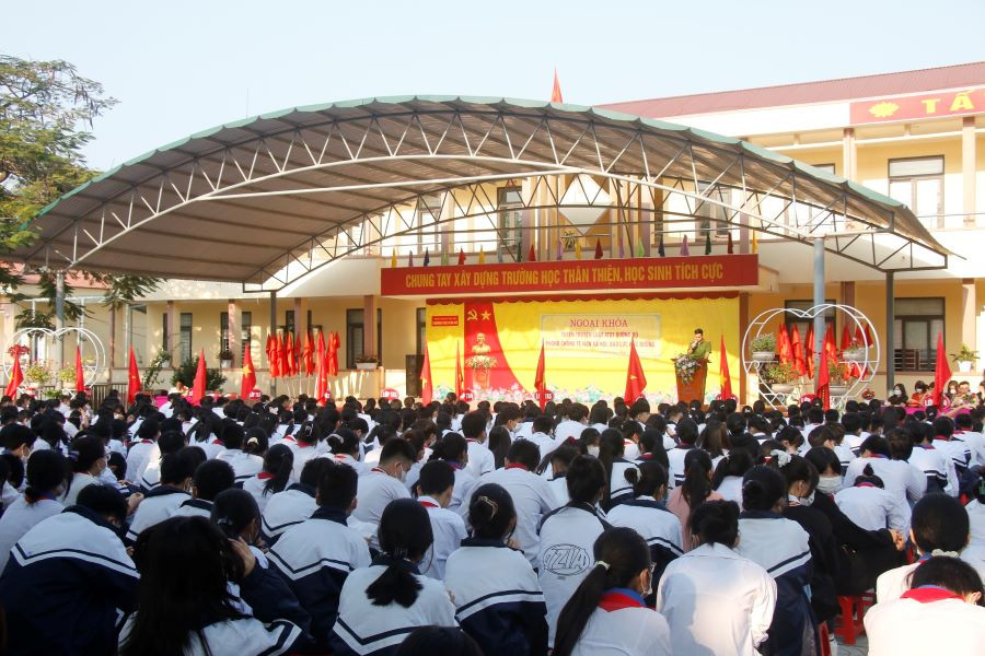 Trường THCS Vân Cơ thường xuyên tổ chức các hoạt động ngoại khóa cho HS. Trường THCS Vân Cơ thường xuyên tổ chức các hoạt động ngoại khóa cho HS.