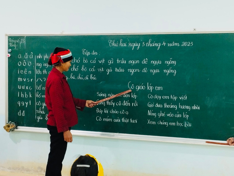 Từ năm 2022 đến nay, huyện Vị Xuyên đã mở được 9 lớp xóa mù với trên 200 học viên tham gia. Ảnh: Thu Biên