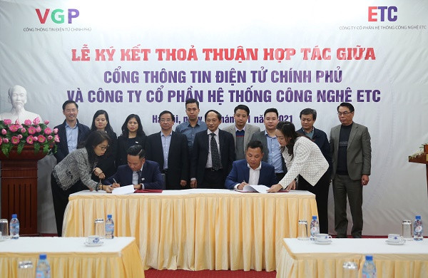 Ký kết thỏa thuận hợp tác giữa Cổng TTĐT Chính phủ và Công ty cổ phần hệ thống công nghệ ETC. Ảnh: VGP/Hoàng Giang Ký kết thỏa thuận hợp tác giữa Cổng TTĐT Chính phủ và Công ty cổ phần hệ thống công nghệ ETC. Ảnh: VGP/Hoàng Giang