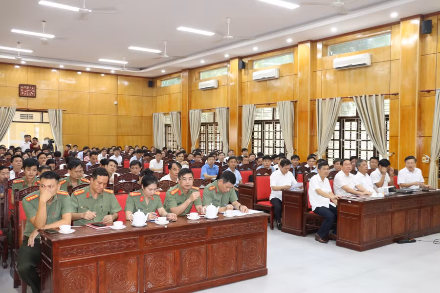 Các đại biểu dự Hội nghị tổ chức công tác thi tốt nghiệp THPT năm 2024. Ảnh: Hồ Lài