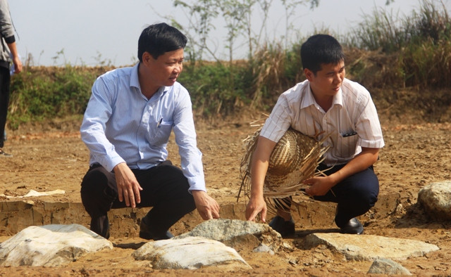 Dấu tích đá kè hệ thống hào phía Đông thành Nhà Hồ vừa được khai quật.