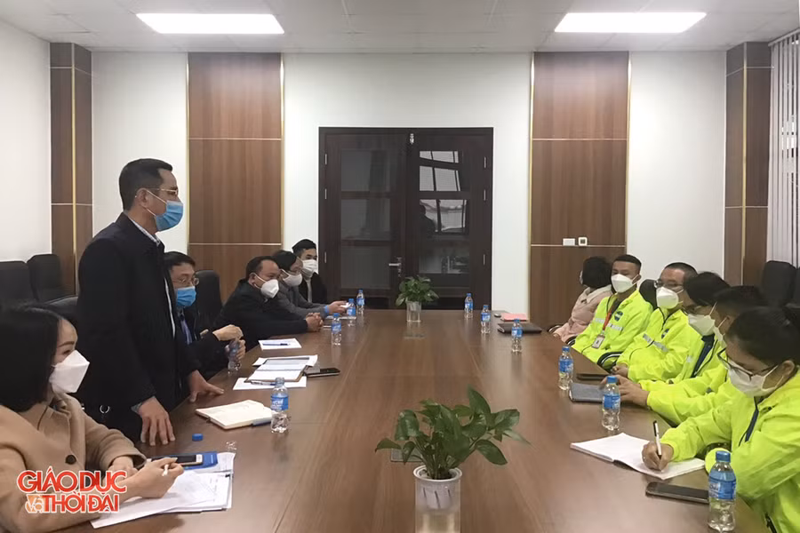 Đoàn công tác làm việc với Ban Giám đốc Công ty Viet Glory để rút kinh nghiệm và lắng nghe các kiến nghị, đề xuất của doanh nghiệp vào sáng 14/2.