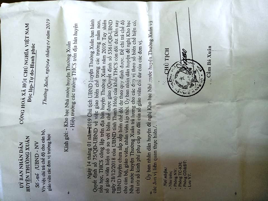 Công văn đề nghị Kho bạc Nhà nước giữ tiền phụ cấp ưu đãi do ông Cầm Bá Xuân - Chủ tịch UBND huyện Thường Xuân ký ngày 24/1/2019.