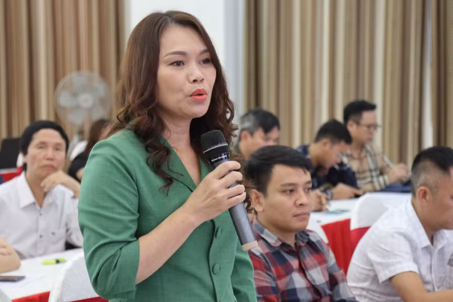 Bà Trần Thị Cẩm Tú - Phó Chủ tịch UBND TP Vinh lý giải lý do phải thuê địa điểm cho Trường Mầm non Cửa Nam hoạt động.